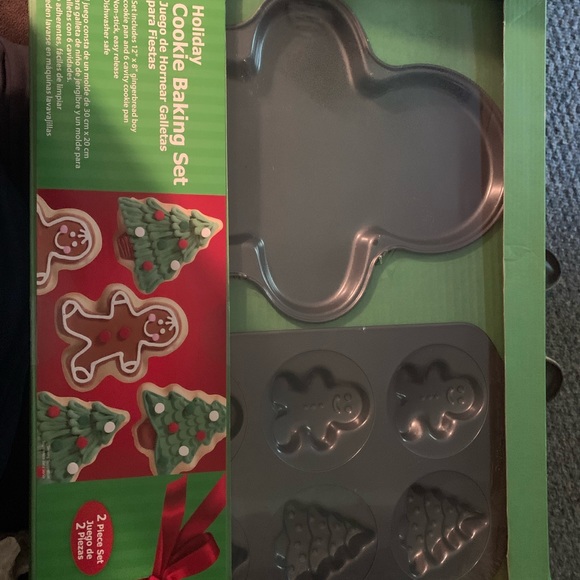 Wilton Holiday Baking Set - Picture 4 of 5